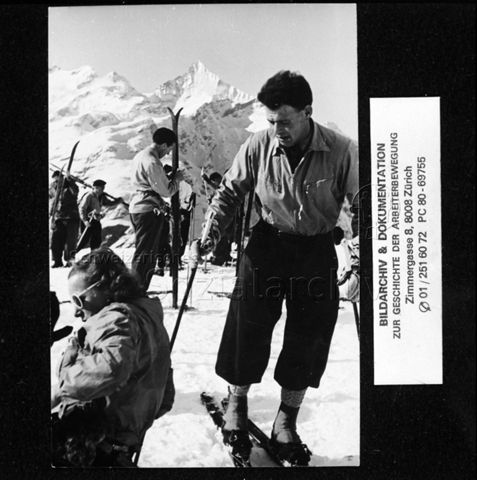 "Naturfreunde Zürich, Ski-Osterlager in Zermatt: Lagerleiter Matys [Mathis] Margadant, 1941"