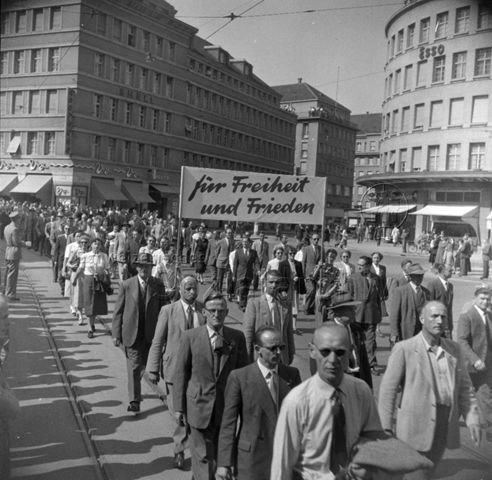 1. Mai, Umzug, Transparent "Für Freiheit und Frieden", um 1960