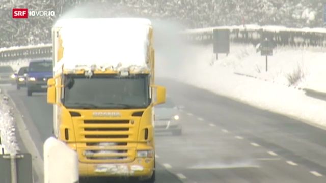 Schnee-Kontrolle bei Lastwagen