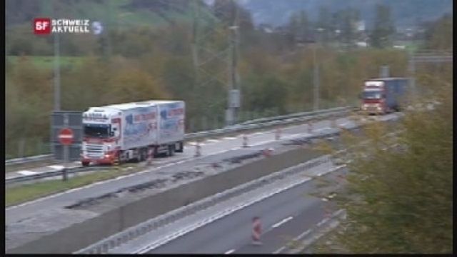 Lastwagenkontrolle vor Gotthard-Strassentunnel