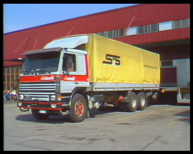 Stückgutverlad in einen Scania-Lastwagens der Schlaefli Transporthof AG