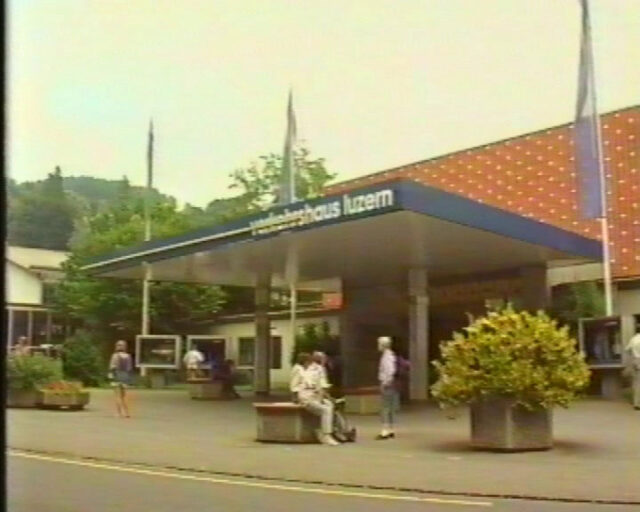 Verkehrshaus-Rundgang für Comptoir Suisse: Verkehrshaus Luzern (Standbild Eingang)