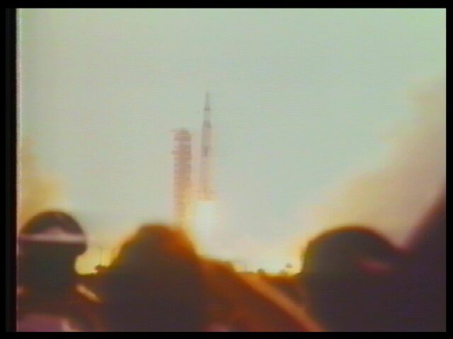 Zusammenschnitte aus The Infinite Journey. Entwicklungen und Vorbereitungen für die Reise zum Mond, Apollo 11, der NASA