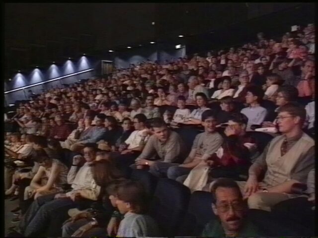 Wartende Zuschauer im IMAX-Filmtheater, Verkehrshaus