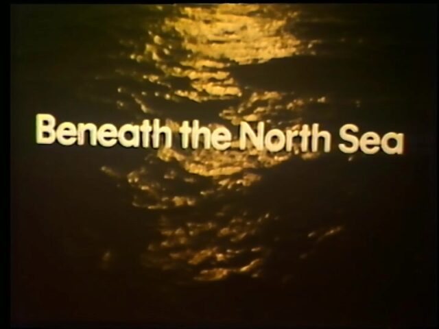 Beneath the North Sea. Ölförderung mittels Bohrinsel in der Nordsee, durch Mobil Oil