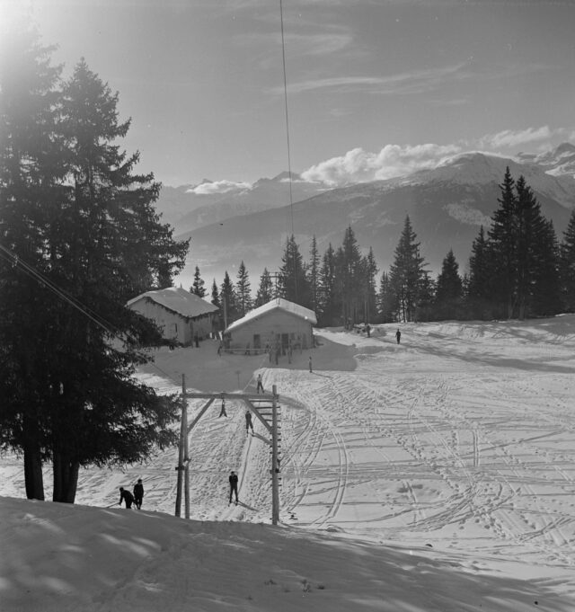 Mast des Skilifts Crans-Montana-Mont Lachaux