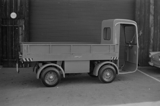 Elektro-Standwagen Typ EPS 2061 spez., hergestellt von Oehler für Symalit AG Killwangen