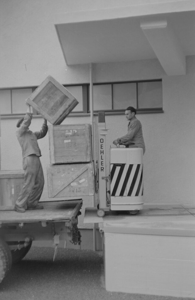 Elektro-Stand-Gabelstapler St. 557/7, hergestellt von Oehler für Weberei Tösstal Bauma