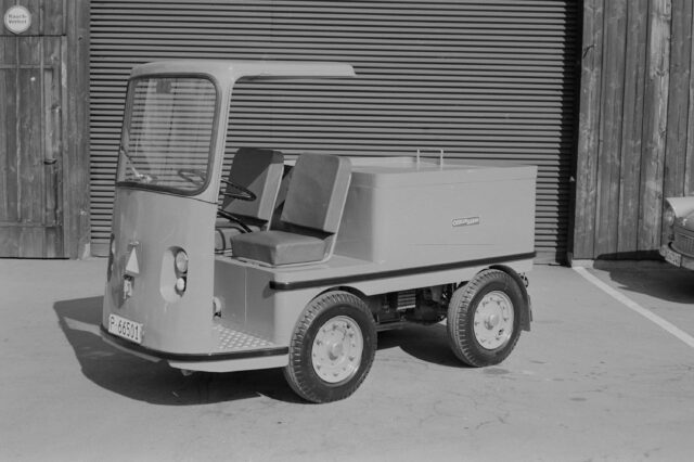 Elektro-Vierrad-Schlepper Typ ES 4061, hergestellt von Oehler für SBB Bern