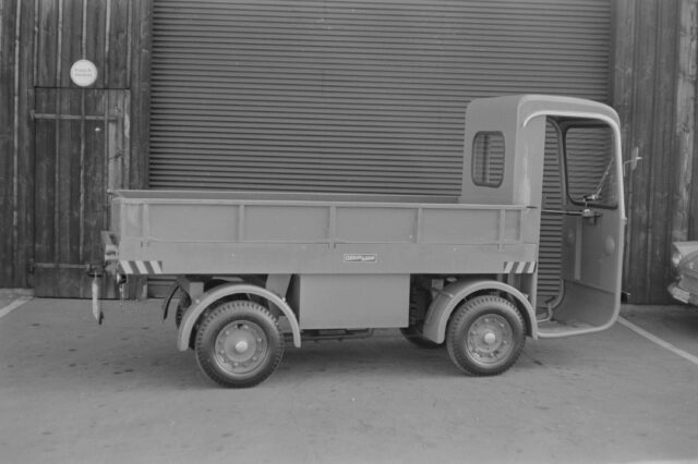 Elektro-Standwagen Typ EPS 2061 spez., hergestellt von Oehler für Symalit AG Killwangen