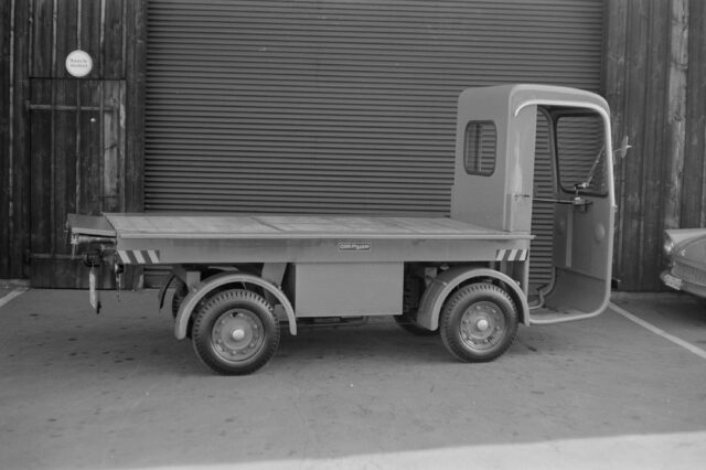 Elektro-Standwagen Typ EPS 2061 spez., hergestellt von Oehler für Symalit AG Killwangen