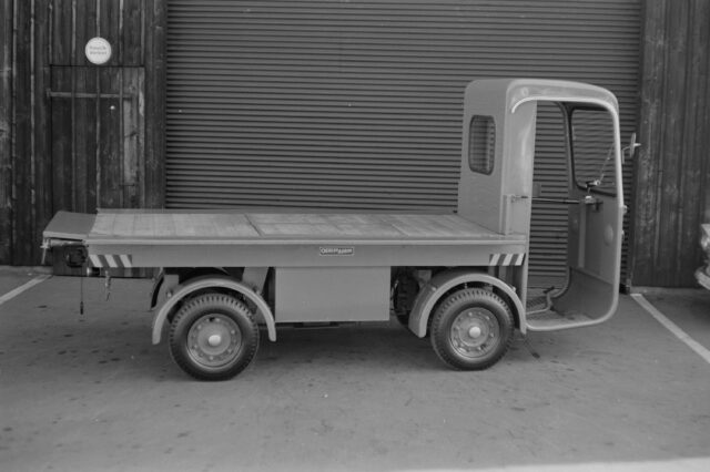 Elektro-Standwagen Typ EPS 2061 spez., hergestellt von Oehler für Symalit AG Killwangen