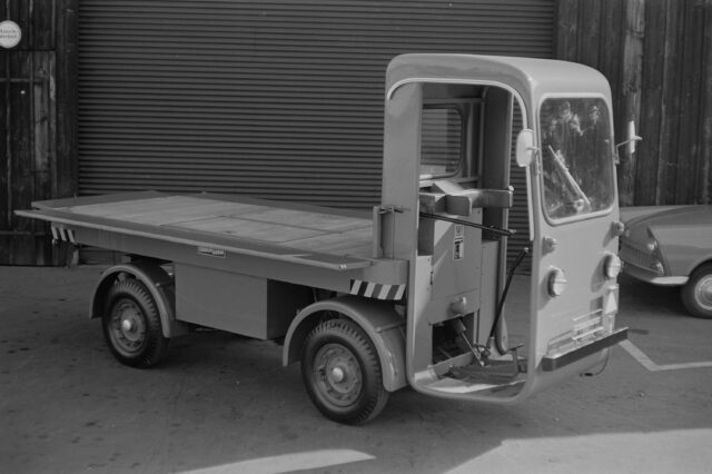 Elektro-Standwagen Typ EPS 2061 spez., hergestellt von Oehler für Symalit AG Killwangen