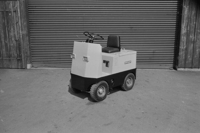 Elektrischer 4-Rad-Schlepper Typ ES 3063, hergestellt von Oehler für Tiefenau-Spital in Bern